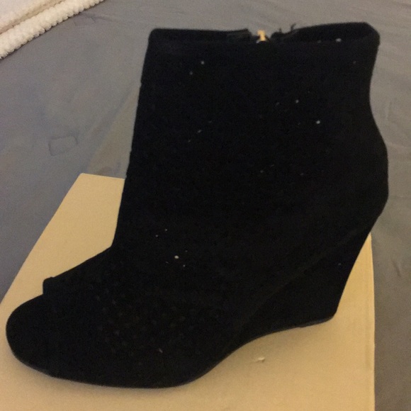 Black wedge peep toe suede booties - Picture 4 of 4